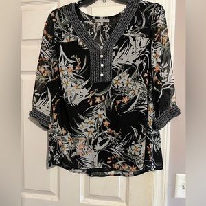 Daniel Rainn 1X floral pattern NWOT blouse. Gorgeous
